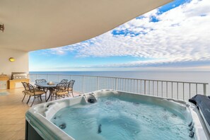 Private spa tub