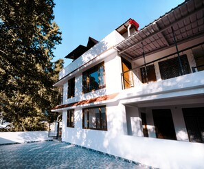 Fachada da propriedade