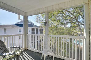 Screened Balcony | 3rd-Floor Unit | Golf Course On-Site