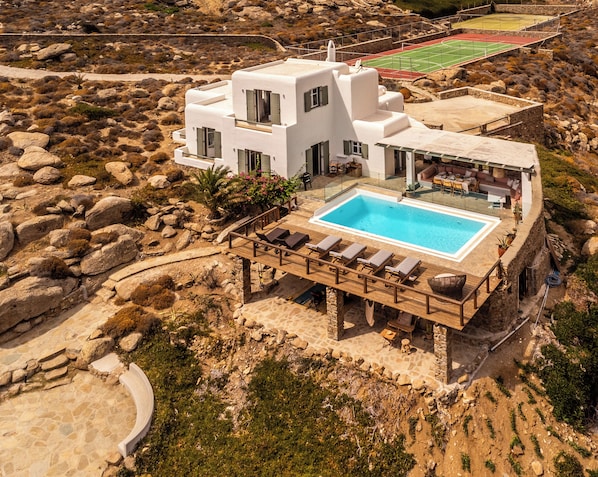 Overview of the main part of the estate