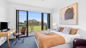 Bedroom - Queen Bed