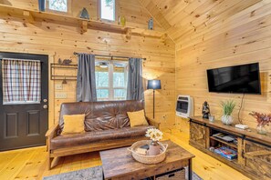 Living Room | Smart TV | Board Games & Books