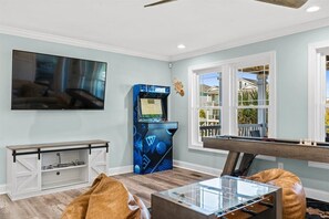 Game Room: Arcade Machine, Playstation, Foosball, Shuffleboard table!