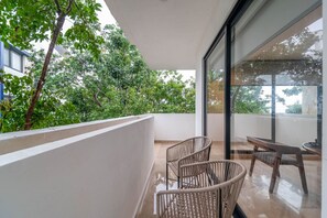 Enjoy your time outdoors with this inviting space, perfect for both relaxation and conversation.