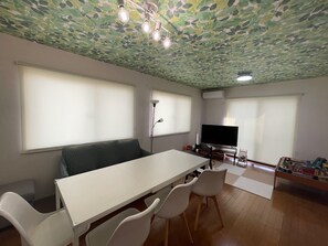 Living room (no terrestrial reception)