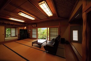 Japanese-style room