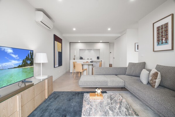 Living Area/Dining Area/Kitchen