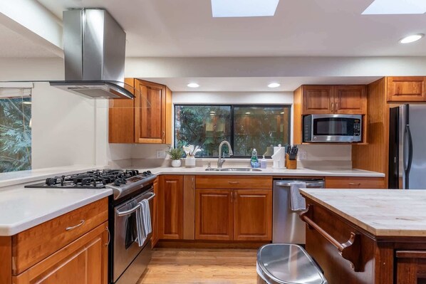 Modern kitchen with sleek design and plenty of space for cooking and entertaining.