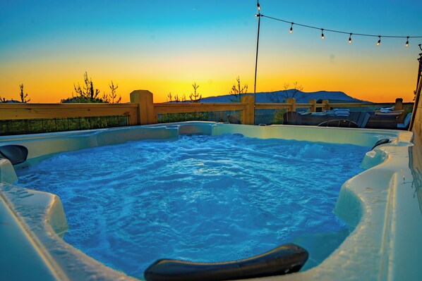Outdoor spa tub