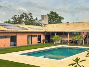 Fachada
Piscina