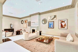 Sala de estar en el lobby