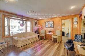 Living Room | Free WiFi | Central A/C & Heat
