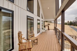 Exterior | 2nd-Floor Apartment | Single-Story Unit