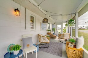 Screened Lanai | Outdoor Seating