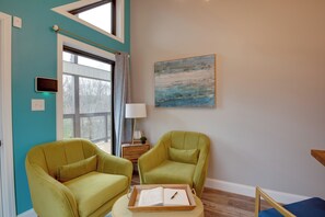 Living Room | Central Heating & A/C | Free WiFi | Flat-Screen TV