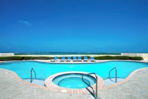 Castaways' Cove Pool and hot tub