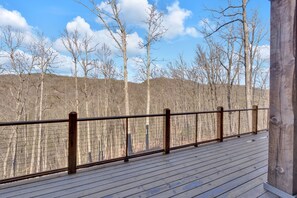 Basement deck 60’ with views.