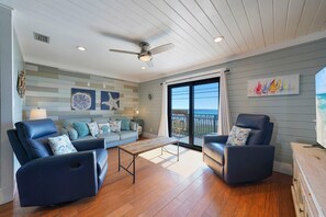 Driftwood Oasis - Adorable Vacation Rental Townhome Condo with Ocean Views from Balcony and Community Pool in Miramar Beach, Florida - Bliss Beach Rentals