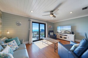 Driftwood Oasis - Adorable Vacation Rental Townhome Condo with Ocean Views from Balcony and Community Pool in Miramar Beach, Florida - Bliss Beach Rentals