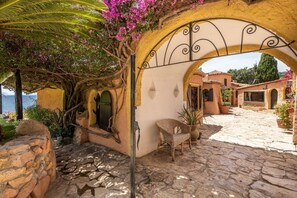 Activities, Amenities, Balcony / Terrace / Patio, Building Exterior, Facilities, Garden, Main Entrance, Pool, Spring, Summer, Wellness