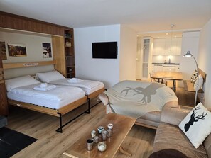 Möbel, Interior Design, Flooring, Fussboden, Holz, Schlafzimmer, Bett, Zimmer, Decke, Wohnung