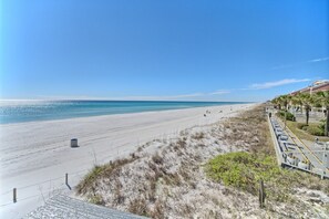 xperience the beauty of Panama City Beach with powdery white sands and the shimmering turquoise waters right at your doorstep.