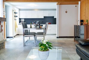dining/kitchen area