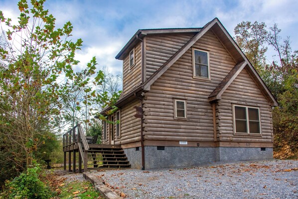 Exterior, log cabin with level parking.