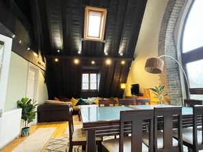 Living Room / Lounge