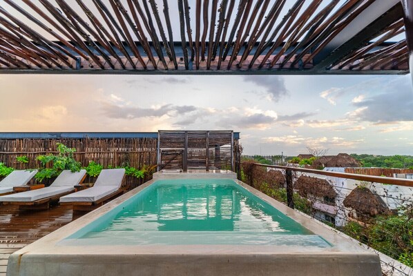 Private pool