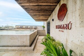 Welcome to Kumaru, where comfort, style, and memorable stays await.