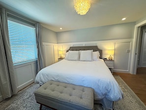 1st Floor King Bedroom
