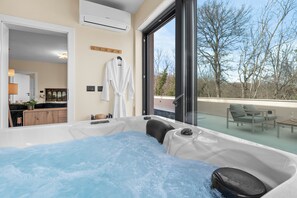 Villa Harmonia for 4 persons with heated pool and Jacuzzi