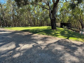 Private countryside but 8 mins walk to shops