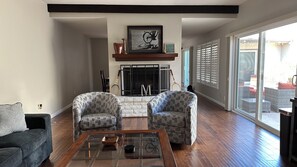Swiveling cafe chairs allow for facing any direction