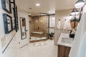 Warm  towels await you from the spacious steam shower. 
