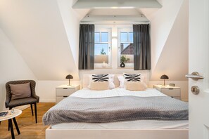 Schlafzimmer mit Doppelbett
