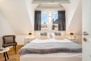 Schlafzimmer mit Doppelbett