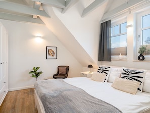 Schlafzimmer mit Doppelbett