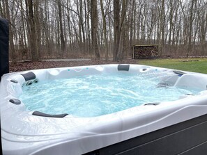 Picture this - after a "tough" day at the Trillium Lane Cabin, sit down in our relaxing hot tub and bask in everything that the middle of a woods has to offer!