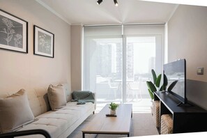 Relájate y descansa en esta elegante sala de estar, perfecta para disfrutar de tiempo de calidad con tus seres queridos