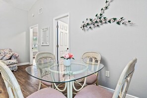 Dining area 2