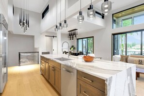 KITCHEN COMPLETELY EQUIPPED 🍳 🍽️