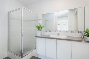 Main Ensuite
