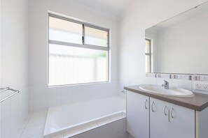 Bathroom/Shower 