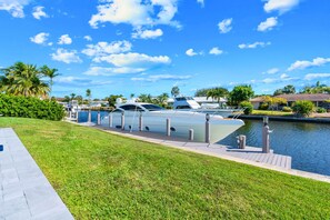 Boat rental at our 85' dock! 🚤