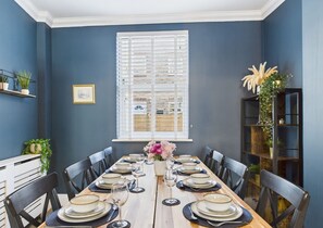 Simeon Sands Coastal Escape Dining Room 