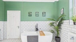 Simeon Sands Family Bathroom 