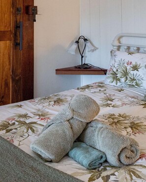 Barn door 🚪 and plush towels ☆☆☆☆☆