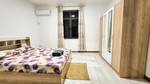 Room 1 with extra Bathroom
